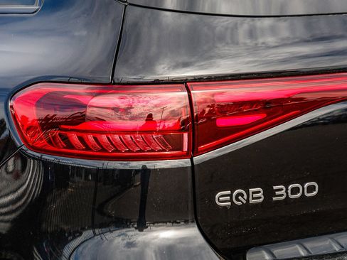 Used 2024 Mercedes-Benz EQB 300 4MATIC image 8