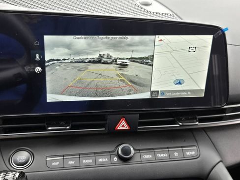 Certified 2025 Hyundai Elantra SEL FWD image 21