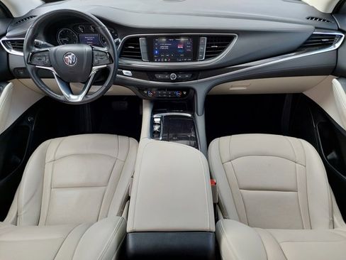 Used 2023 Buick Enclave Essence image 3