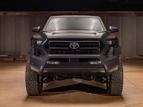 Used 2026 Toyota Tacoma SR5 image 2