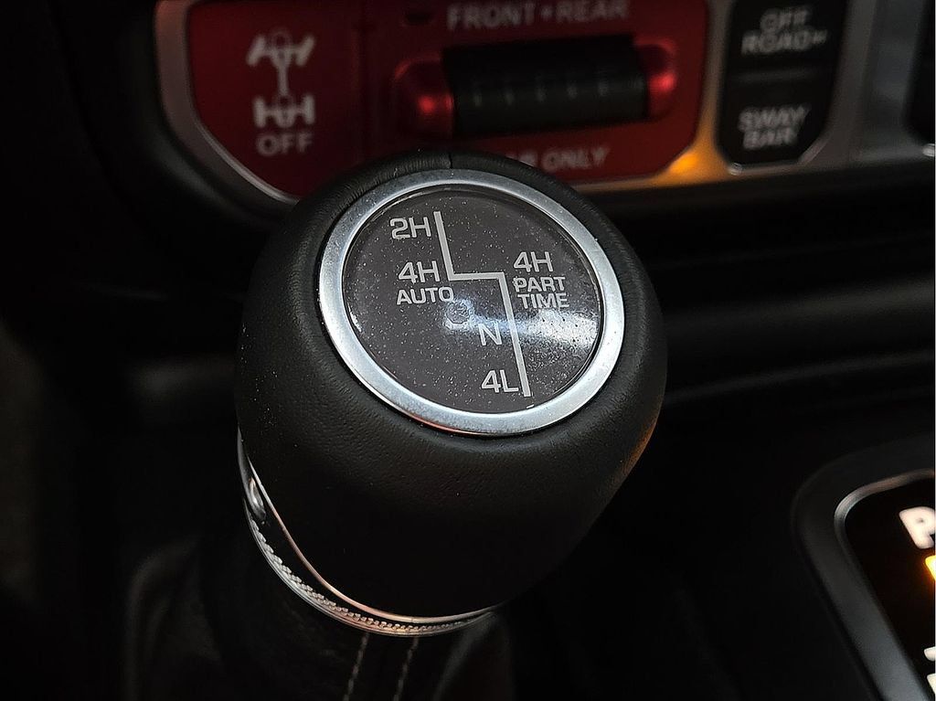 Used 2025 Jeep Gladiator Rubicon AWD/4WD image 30