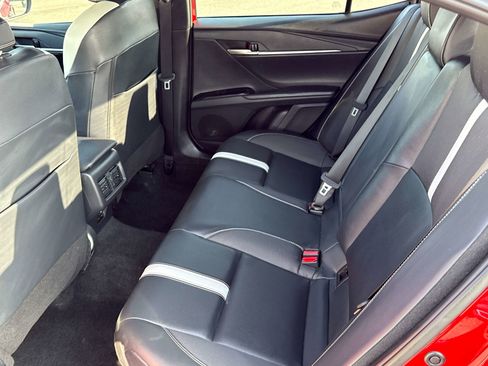 Used 2025 Toyota Camry SE image 13