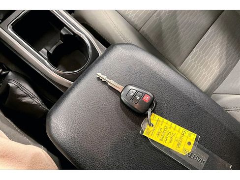 Used 2017 Toyota Tacoma SR5 w/ Tow Package AWD/4WD image 13