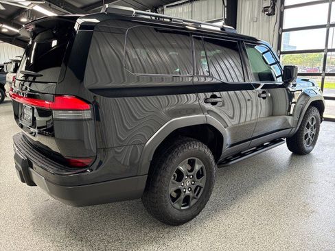 Used 2024 Lexus GX 550 AWD/4WD image 3