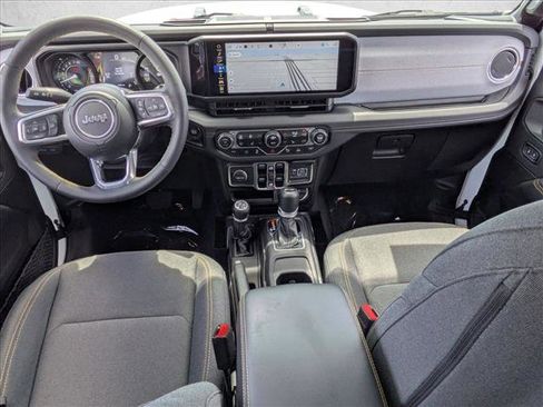 Used 2024 Jeep Wrangler Unlimited Sahara w/ Technology Group AWD/4WD image 17
