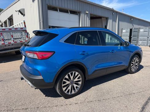 Used 2020 Ford Escape Titanium AWD/4WD image 4