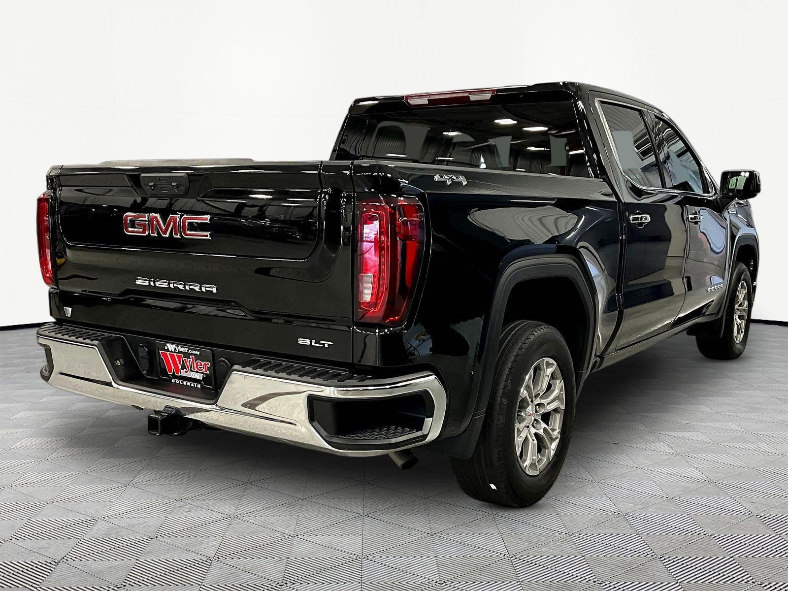Used 2025 GMC Sierra 1500 SLT AWD/4WD image 6