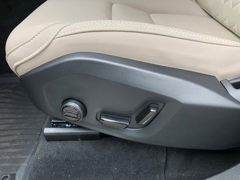 New 2026 Volvo XC90 B6 Plus w/ Protection Package Premier image 14