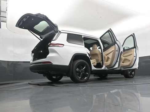 Used 2025 Jeep Grand Cherokee L Limited w/ Luxury Tech Group II image 54