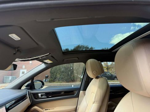 Used 2021 Porsche Cayenne image 18