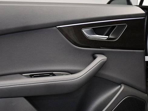 Used 2025 Audi Q8 Premium Plus image 40