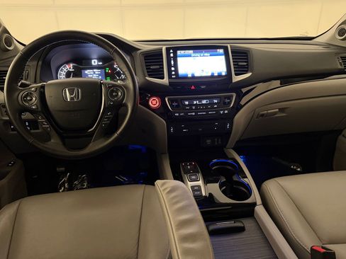 Used 2017 Honda Pilot Touring image 16