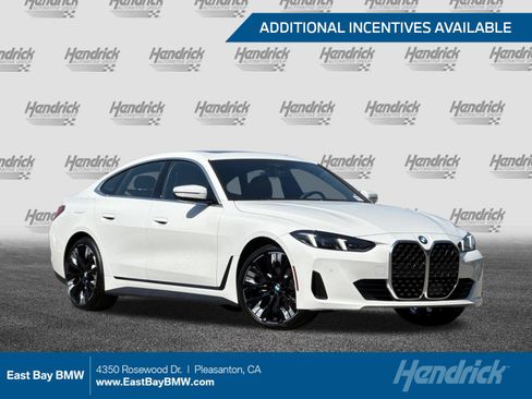 New 2026 BMW 430i w/ Premium Package RWD image 1