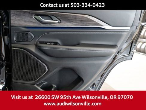 Used 2023 Jeep Grand Cherokee Overland AWD/4WD image 33
