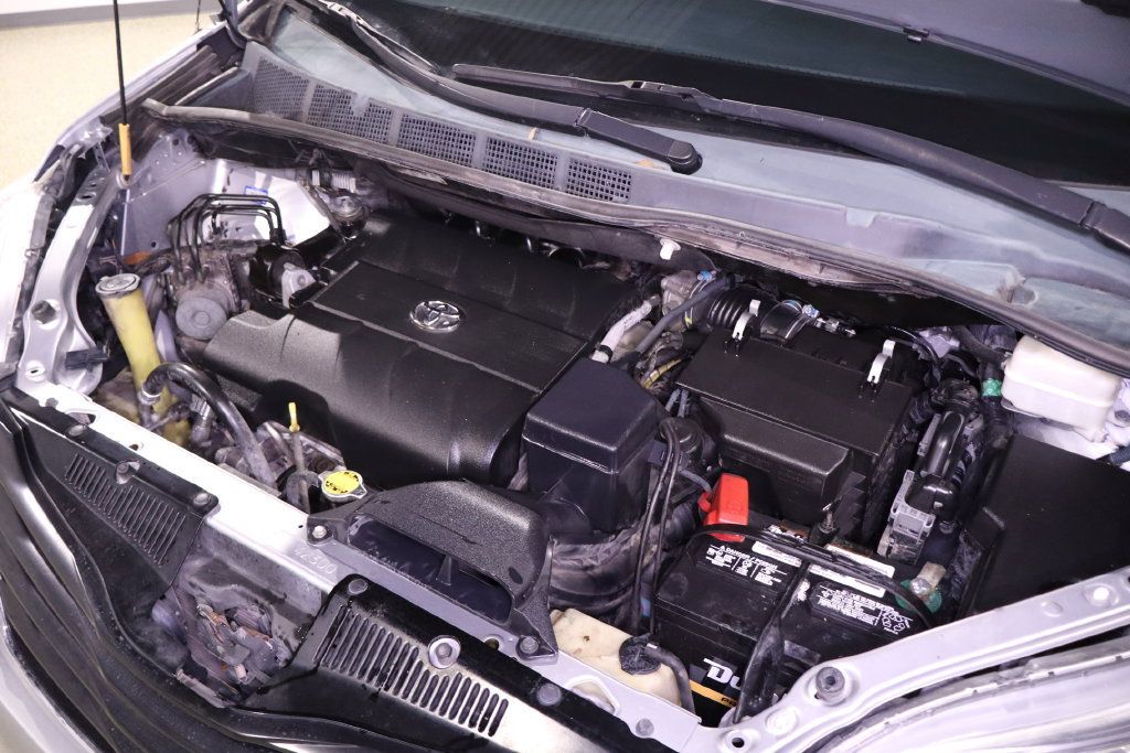 Used 2014 Toyota Sienna LE FWD image 33