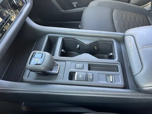 Used 2025 Nissan Pathfinder S FWD image 26