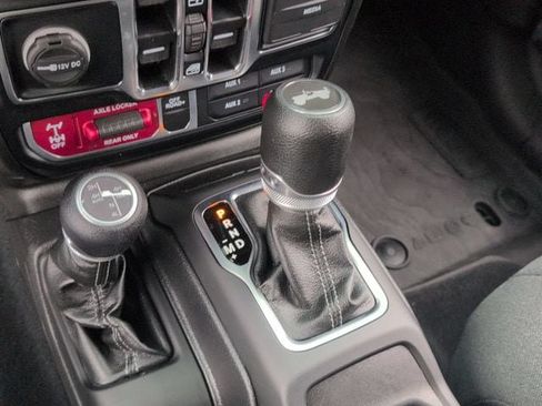 Used 2024 Jeep Wrangler Unlimited AWD/4WD image 12