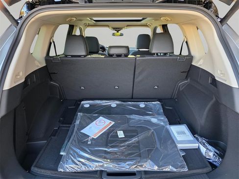 New 2026 Nissan Rogue Platinum image 8