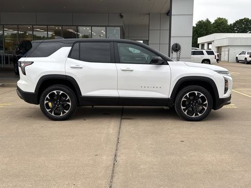 New 2026 Chevrolet Equinox LT w/ Convenience Package II FWD image 2