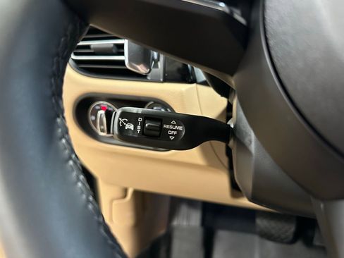 Used 2025 Porsche Macan image 21