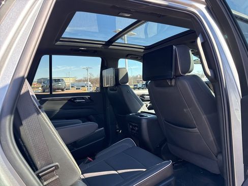 Used 2025 Chevrolet Tahoe Premier image 4