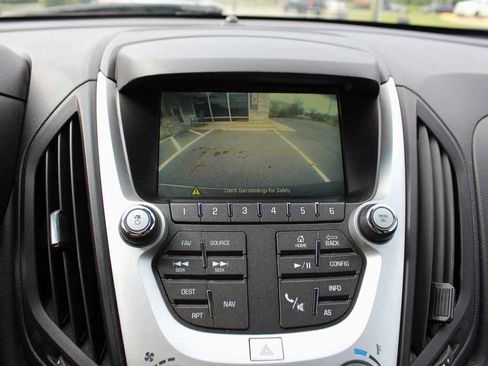 Used 2017 Chevrolet Equinox LT FWD image 18