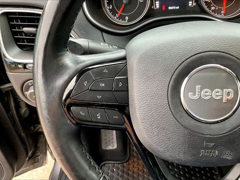 Used 2019 Jeep Cherokee Latitude Plus FWD image 23