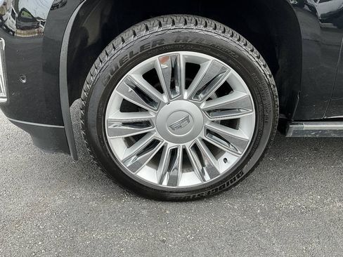 Used 2017 Cadillac Escalade Platinum AWD/4WD image 18