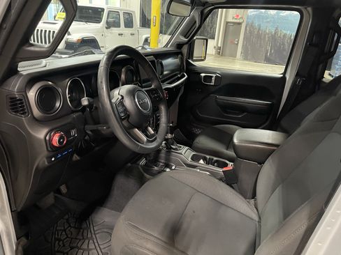 Used 2023 Jeep Wrangler Unlimited AWD/4WD image 11