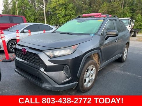 Used 2019 Toyota RAV4 LE w/ Carpet Mat Package image 4