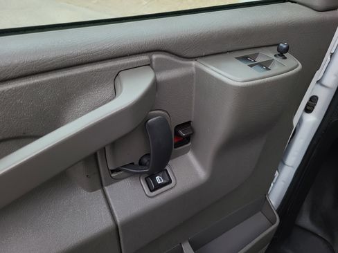 Used 2023 GMC Savana 2500 w/ Driver Convenience Package image 14