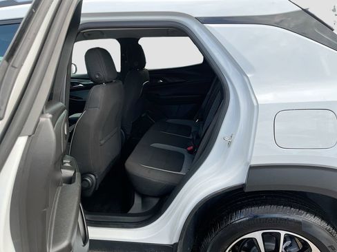Used 2025 Chevrolet TrailBlazer LT w/ LT Cold Weather Package FWD image 23