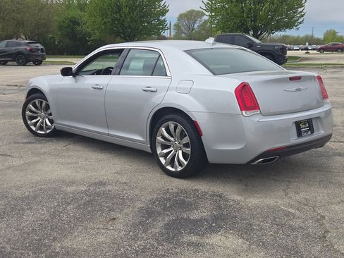 Used 2021 Chrysler 300 Touring w/ Chrome Appearance Package RWD image 13