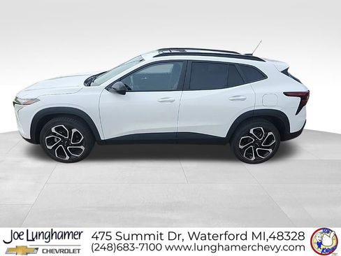 Used 2024 Chevrolet Trax RS w/ Sunroof Package FWD image 7
