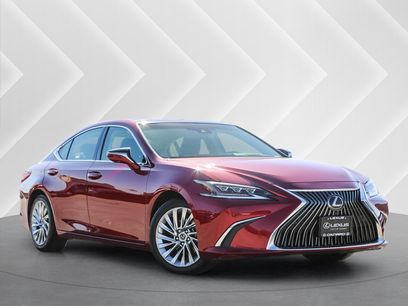 Used 2019 Lexus ES 350 Ultra Luxury w/ Accessory Package 2