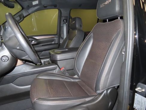 Used 2023 Chevrolet Suburban High Country RWD image 13