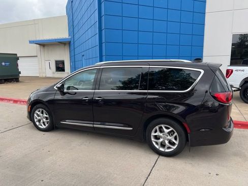 Used 2019 Chrysler Pacifica Touring-L Plus w/ Advanced Safetytec Group image 9
