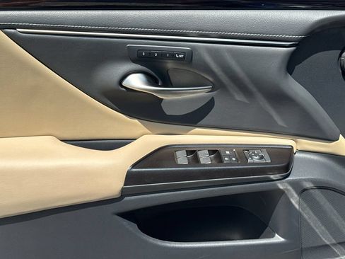 Used 2019 Lexus ES 350 w/ Premium Package FWD image 12