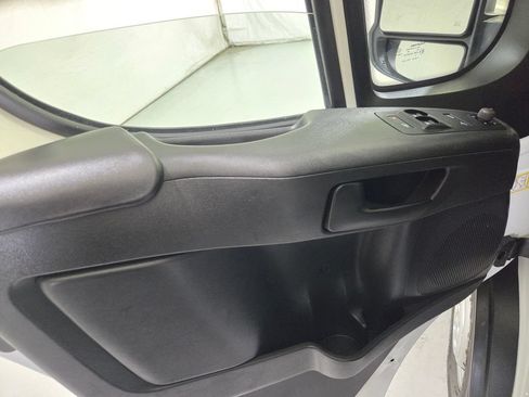 Used 2025 RAM ProMaster 2500 w/ Safety Group FWD image 13