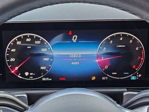 Used 2025 Mercedes-Benz GLB 250 image 11