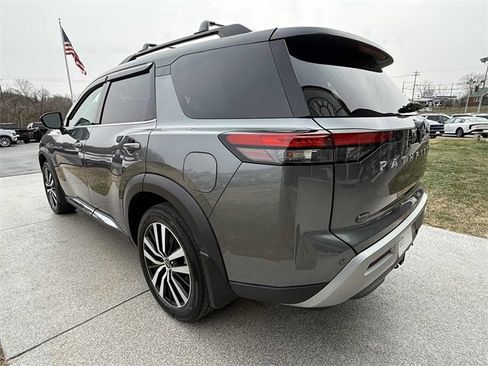 Used 2024 Nissan Pathfinder Platinum image 23