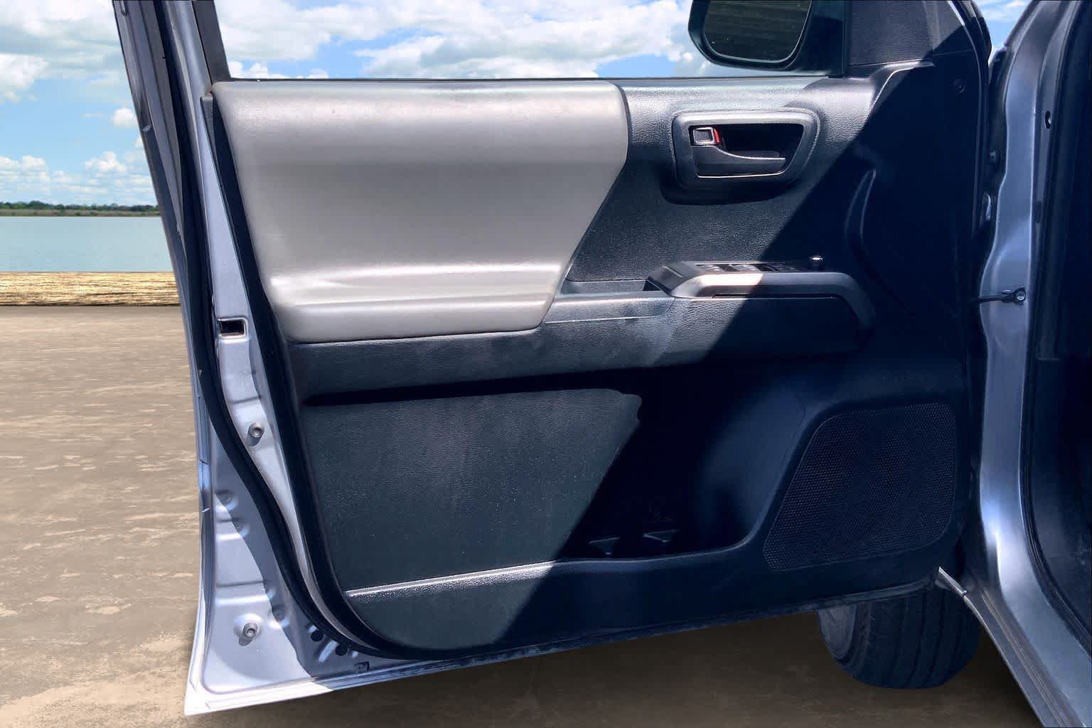 Used 2016 Toyota Tacoma SR5 RWD image 27