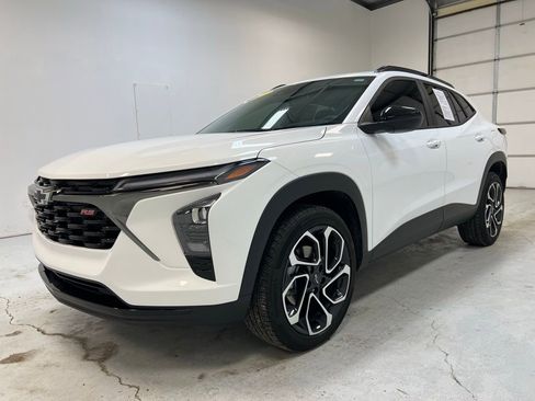 Used 2025 Chevrolet Trax RS w/ Driver Confidence Package image 11