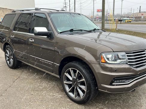 Used 2016 Lincoln Navigator Reserve image 3