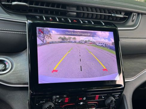 Certified 2024 Jeep Grand Cherokee Limited w/ Black Appearance Package image 25