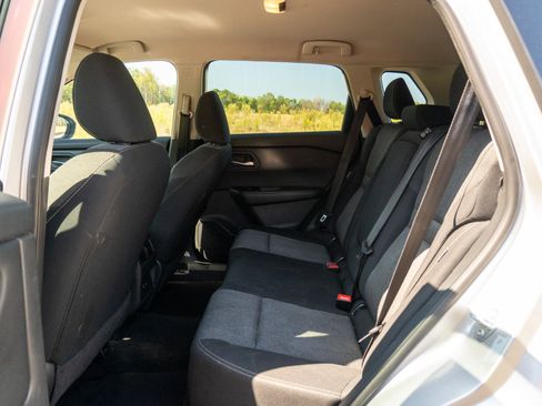 Used 2025 Nissan Rogue SV FWD image 14