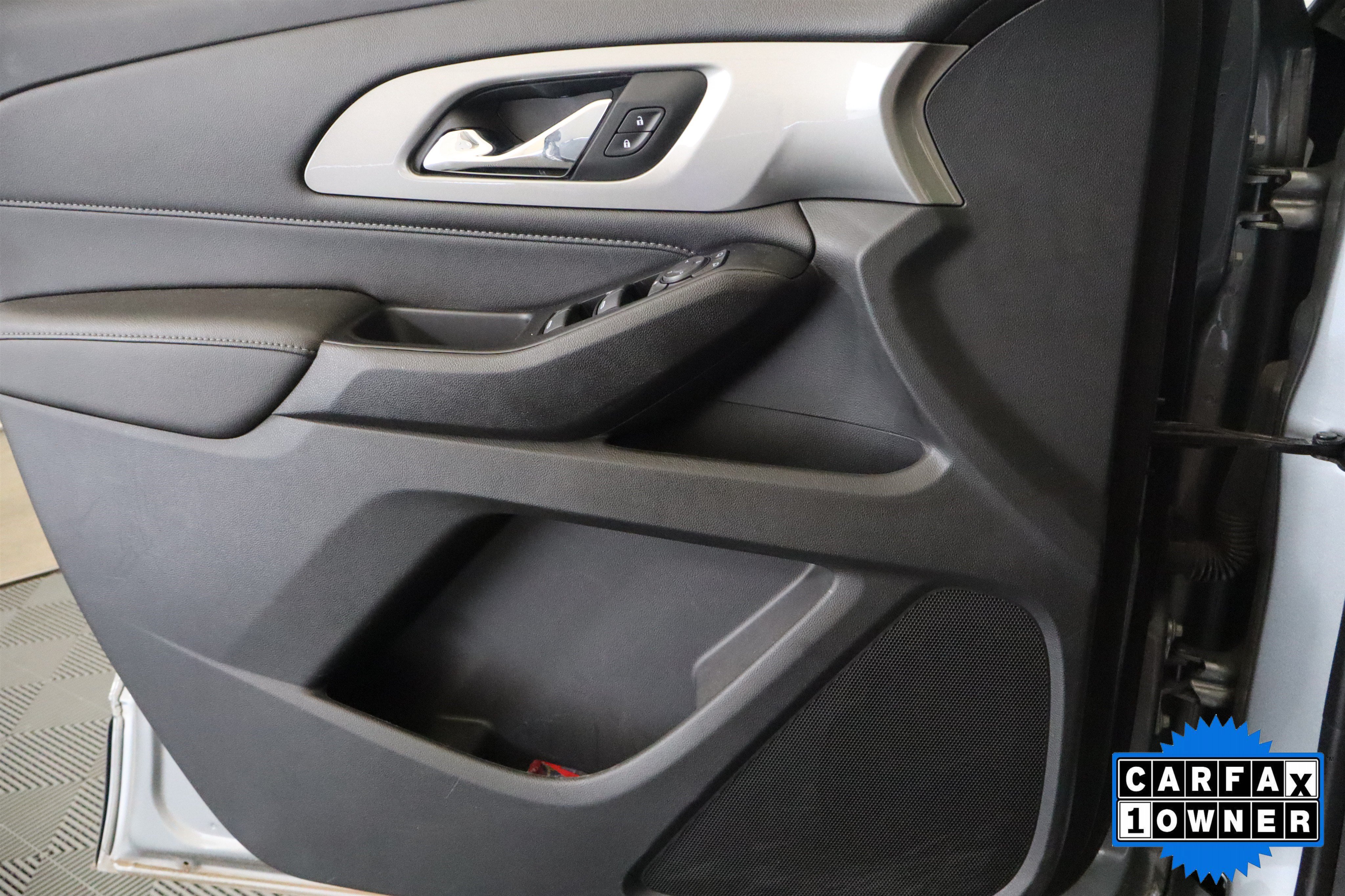 Used 2023 Chevrolet Traverse LT FWD image 34