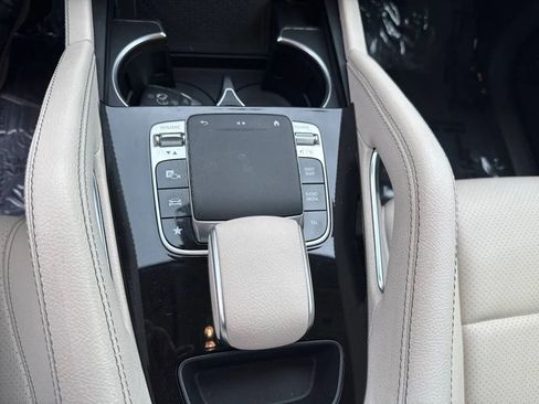 Used 2020 Mercedes-Benz GLE 350 GLE 350 4MATIC Sport Utility 4 w/ Premium Package image 19