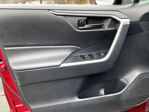 Used 2021 Toyota RAV4 LE image 23