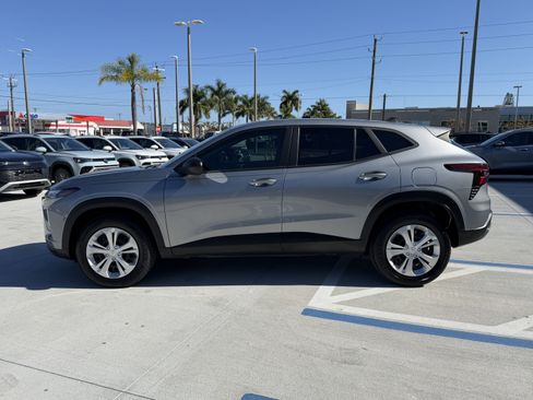Used 2024 Chevrolet Trax LS w/ Driver Confidence Package image 6